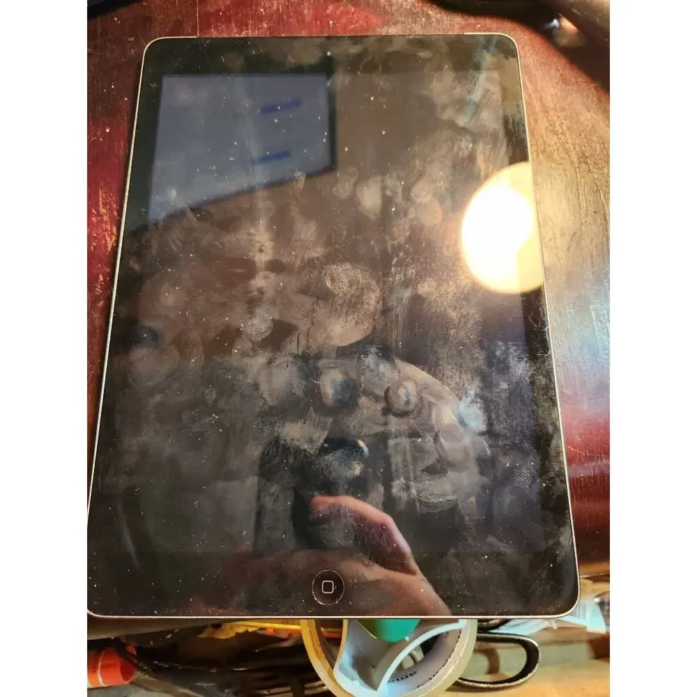 Apple iPad Black Front White Screen